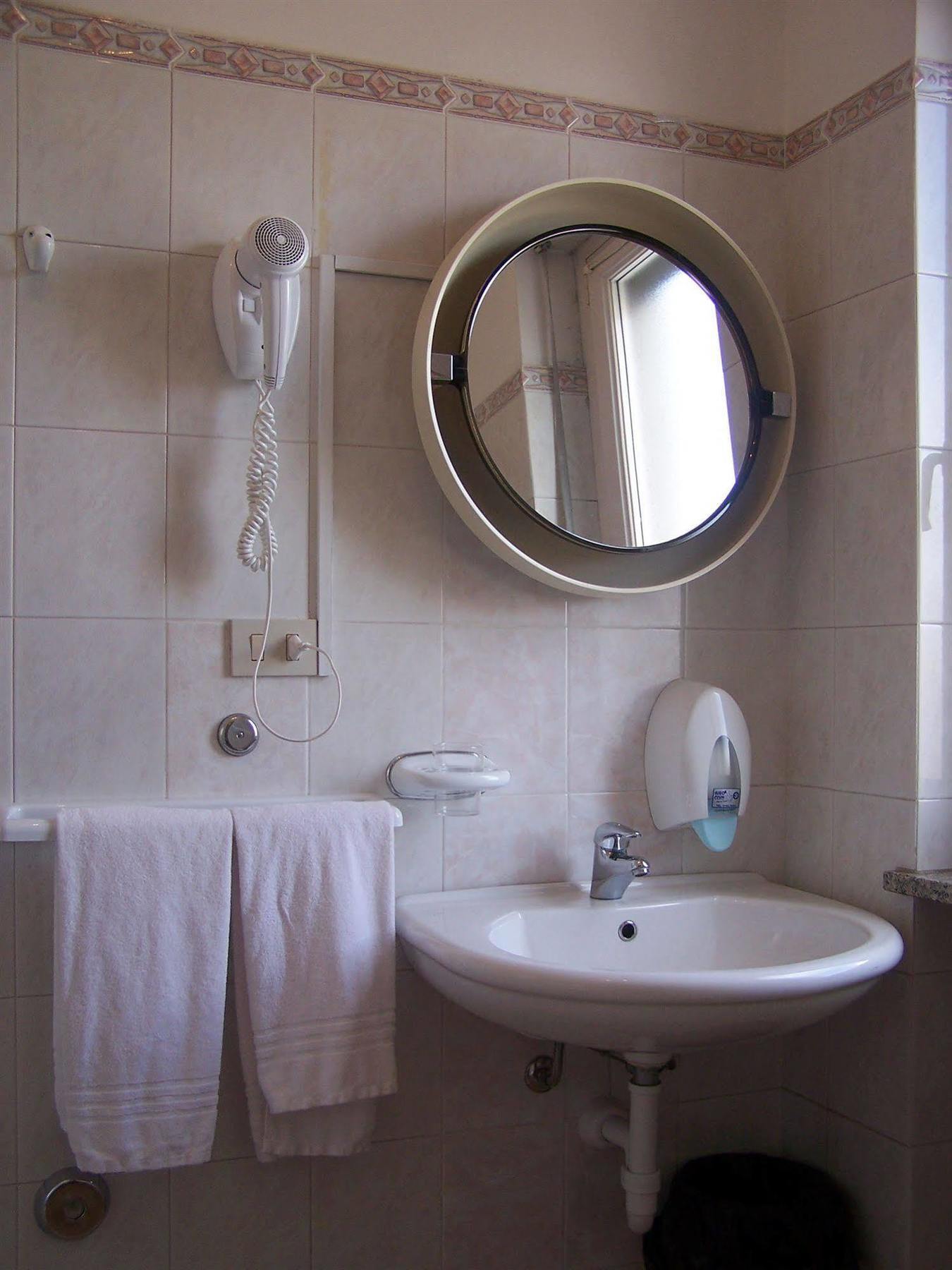 Hotel Ristorante La Torretta Bianzè Екстериор снимка
